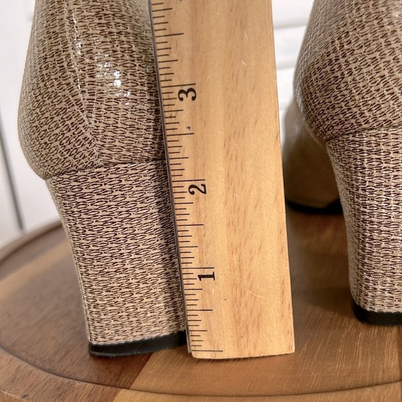 Stuart Weitzman Beige Brown Snake 2.5" Heel Square Toe Pump Size 8.5AA Narrow - Picture 8 of 10